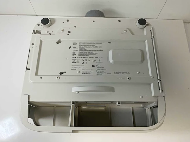 Nec (pa522u) 5200 lumens wuxga projector (838 hrs - lamp hours) - afbeelding 7 van  8