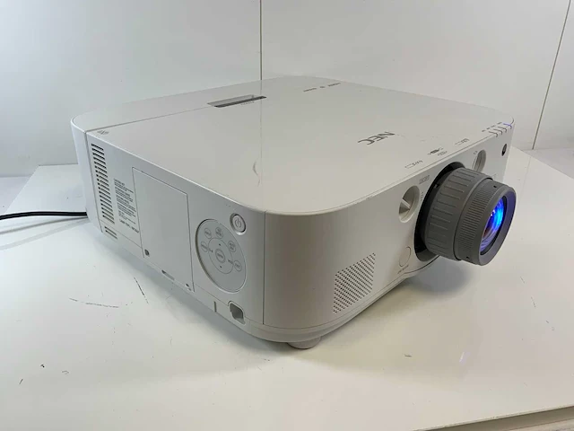 Nec (pa622u) wuxga large venue projector (1179 hrs - lamp hours) - afbeelding 2 van  7