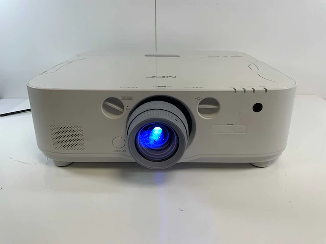 Nec (pa622u) wuxga large venue projector (1180 hrs - lamp hours) - afbeelding 1 van  7