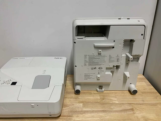 Nec um301w beamer (2x) - afbeelding 3 van  6