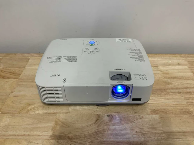 Nec um301w beamer (2x) - afbeelding 1 van  7