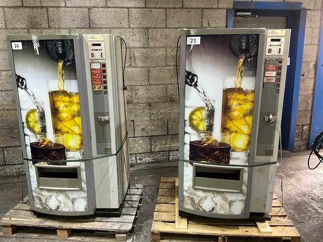 Necta vending frisdrankautomaat (2x) - afbeelding 1 van  4