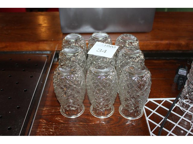 Negen cocktail glazen. - afbeelding 2 van  2