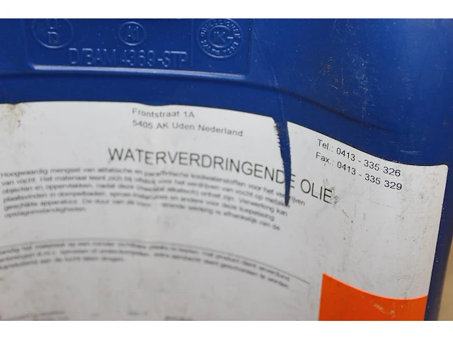 Negen deels aangebroken cans waterverdringende olie. - afbeelding 3 van  3