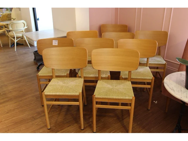 Negen eikenhouten stoelen met kunstrotan zitting. - afbeelding 1 van  3
