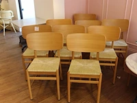 Negen eikenhouten stoelen met kunstrotan zitting. - afbeelding 1 van  3