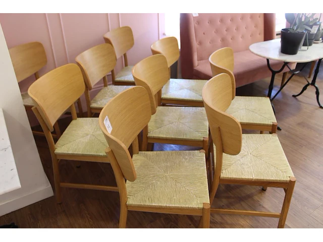 Negen eikenhouten stoelen met kunstrotan zitting. - afbeelding 3 van  3