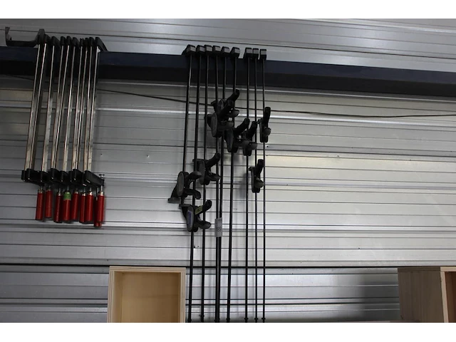 Negen lijmklemmen/snelspanners ecotools waaronder 8 x 90 cm. - afbeelding 1 van  2