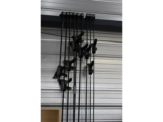 Negen lijmklemmen/snelspanners ecotools waaronder 8 x 90 cm. - afbeelding 2 van  2