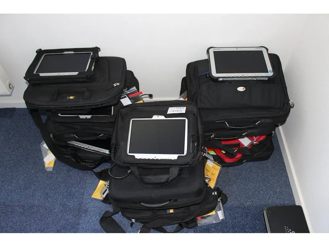 Faillissement communicatie-apparatuur bv 3 kavels u400-u578