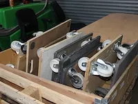Negen transporthondjes op pallet. - afbeelding 1 van  2