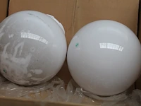 Negen tuinlantaarns groen met witte glazen bol en hoogte 147 cm. - afbeelding 3 van  3