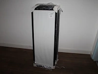 Negen aluminiumkleurige en tien zwarte fotolijsten 35 x 100 cm. - afbeelding 3 van  4