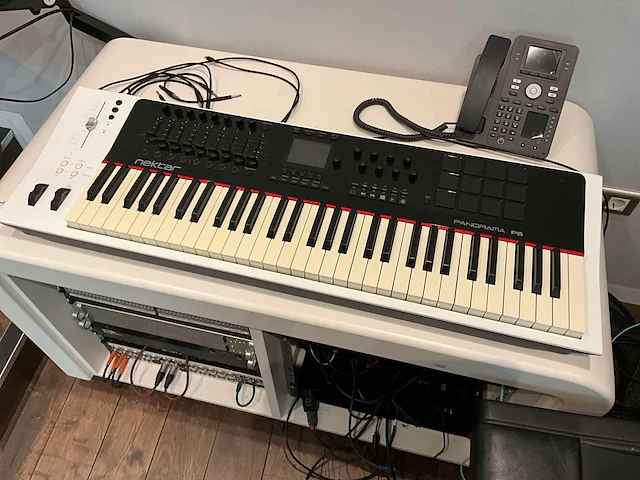 Nektar panorama p6 keyboard - afbeelding 1 van  4