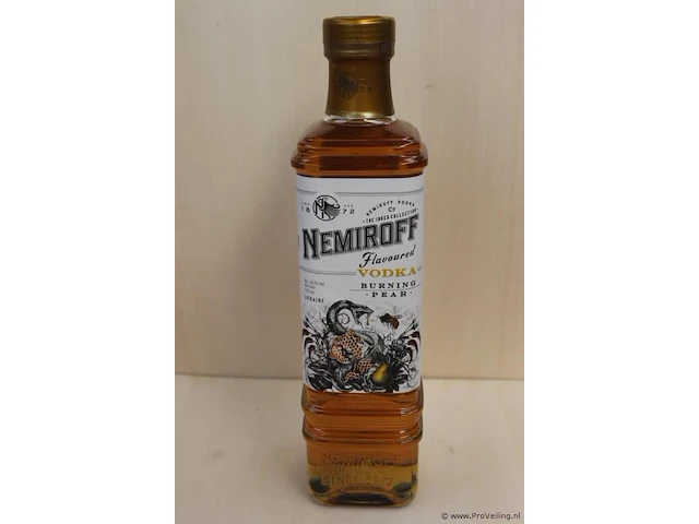 Nemiroff burning pear vodka - 70 cl - winkelverkoopprijs € 18.95 - afbeelding 1 van  3