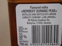 Nemiroff burning pear vodka - 70 cl - winkelverkoopprijs € 18.95 - afbeelding 2 van  3