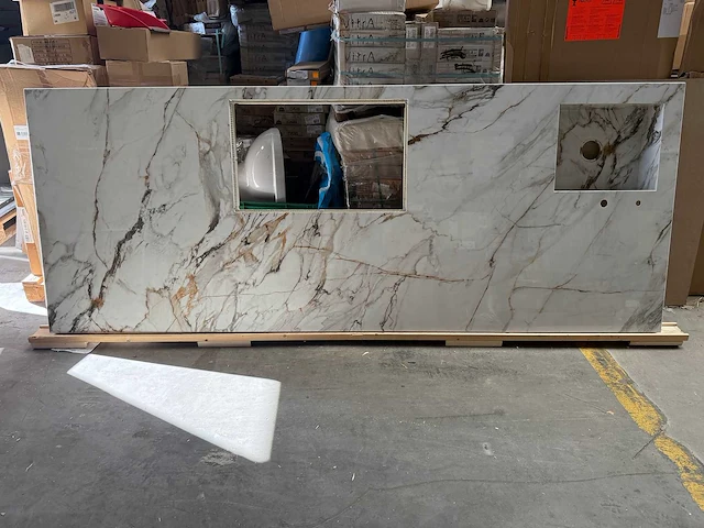 Neolith - calacatta luxe gepolijst - werkblad met scheur - afbeelding 12 van  13