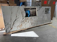 Neolith - calacatta luxe gepolijst - werkblad met scheur - afbeelding 3 van  13