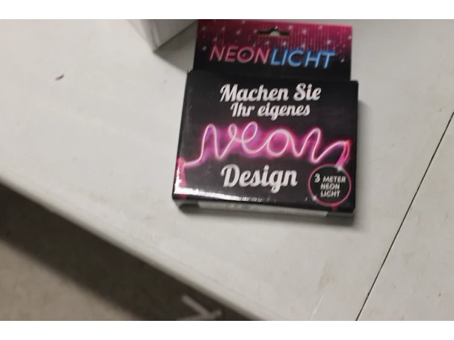 Neon licht roze - afbeelding 2 van  3