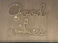 Neon sign good vibes - afbeelding 2 van  7