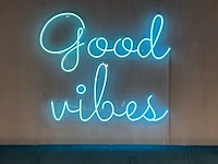 Neon sign good vibes - afbeelding 7 van  7