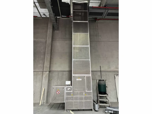Nerak - s253/33/50 - continuous vertical conveyor - 2010 - afbeelding 1 van  10