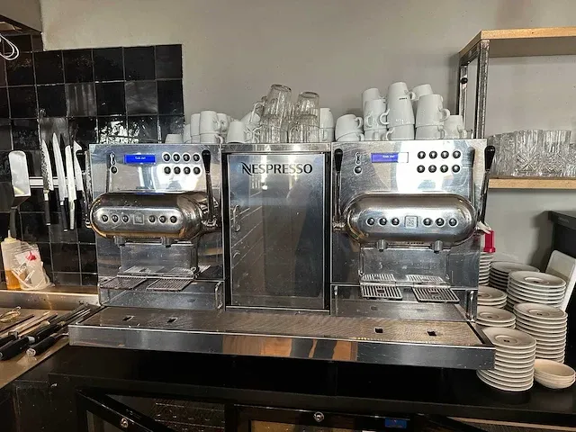 Nespresso - ag420 pro - espressomachine - afbeelding 1 van  10