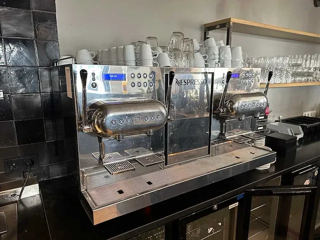 Nespresso - ag420 pro - espressomachine - afbeelding 3 van  10
