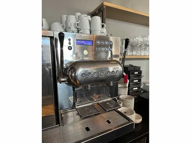 Nespresso - ag420 pro - espressomachine - afbeelding 5 van  10