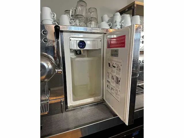 Nespresso - ag420 pro - espressomachine - afbeelding 6 van  10