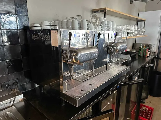 Nespresso - ag420 pro - espressomachine - afbeelding 8 van  10
