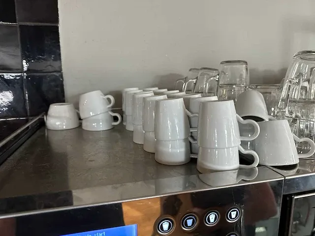 Nespresso - ag420 pro - espressomachine - afbeelding 9 van  10