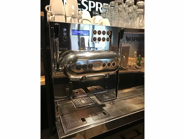 Nespresso - aguila 420 pro- koffiemachine - afbeelding 6 van  12