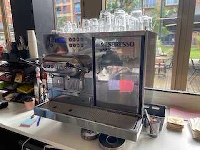 Nespresso aquila 220 koffiemachine - afbeelding 1 van  2