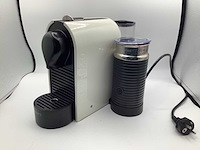 Nespresso krups + melkopschuimer koffie machine - afbeelding 1 van  5