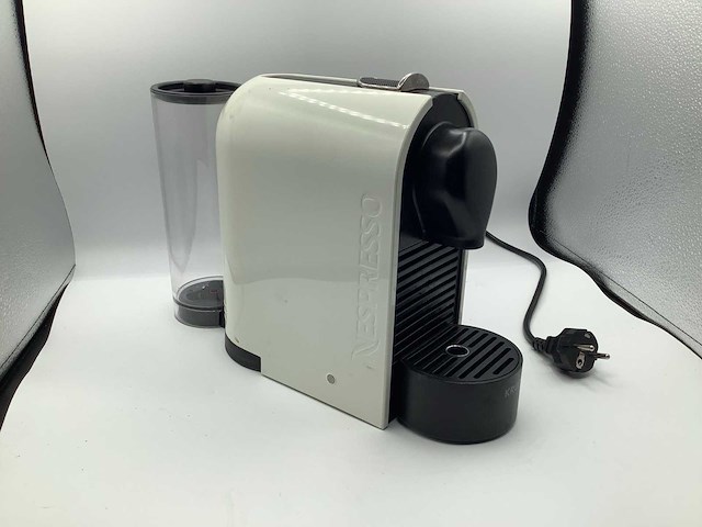 Nespresso krups + melkopschuimer koffie machine - afbeelding 4 van  5
