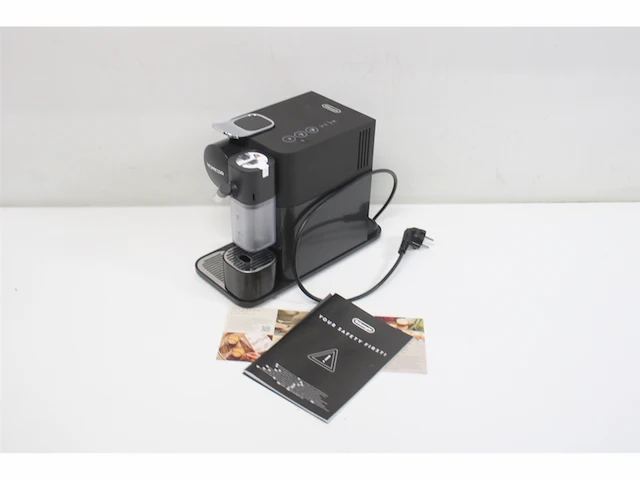 Nespresso lattissima one koffiemachine van de'longhi, shadow black - afbeelding 5 van  5