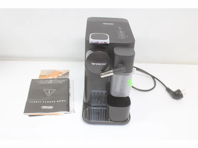 Nespresso lattissima one koffiemachine van de'longhi, shadow black - afbeelding 5 van  6