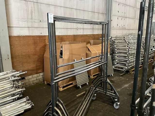 Nestelbaar mobiel kledingrek (4x) - afbeelding 1 van  2