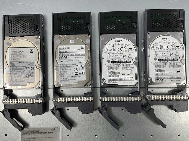Netapp (naj-1001) 2x 1.2 tb seagate (st1200mm0018) - 22x 1.2 tb hgst (huc101812cs4204) disk array enclosure storage - afbeelding 4 van  12