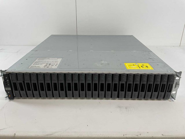 Netapp (naj-1001) 2x 1.2 tb seagate (st1200mm0018) - 22x 1.2 tb hgst (huc101812cs4204) disk array enclosure storage - afbeelding 1 van  12