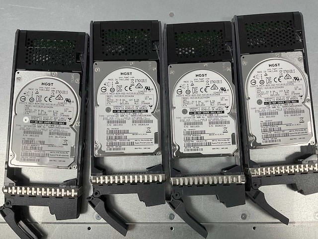 Netapp (naj-1001) 2x 1.2 tb seagate (st1200mm0018) - 22x 1.2 tb hgst (huc101812cs4204) disk array enclosure storage - afbeelding 10 van  12