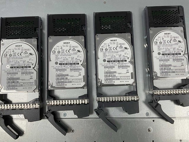 Netapp (naj-1001) 2x 1.2 tb seagate (st1200mm0018) - 22x 1.2 tb hgst (huc101812cs4204) disk array enclosure storage - afbeelding 12 van  12