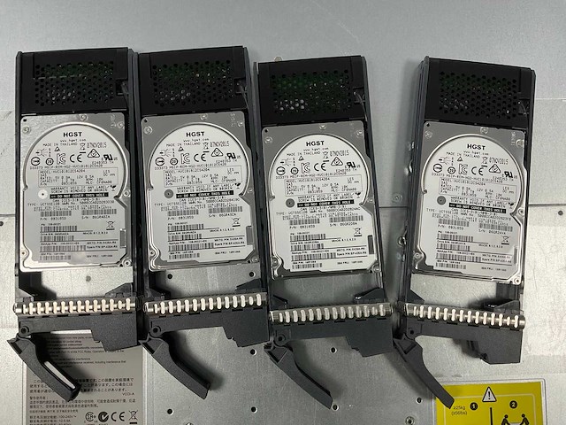 Netapp (naj-1001) 4x 1.2 tb seagate (st1200mm0018) - 18x 1.2 tb hgst (huc101812cs4204) - 2x 1.2 tb toshiba (hdebl12naa51) disk array enclosure storage - afbeelding 2 van  12