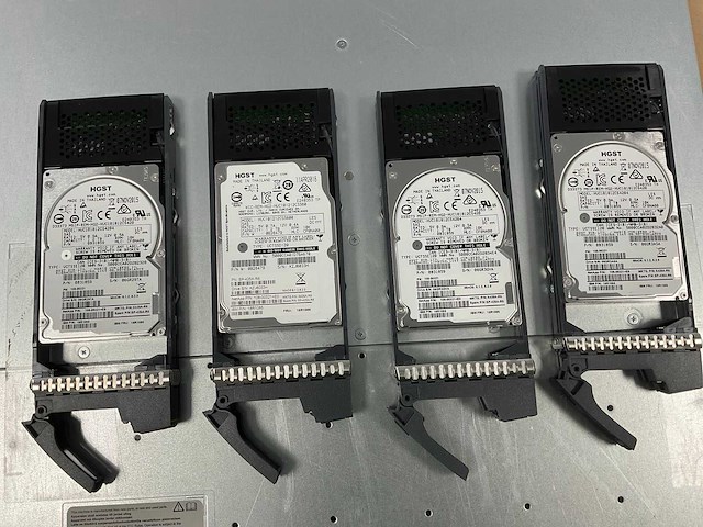 Netapp (naj-1001) 4x 1.2 tb seagate (st1200mm0018) - 18x 1.2 tb hgst (huc101812cs4204) - 2x 1.2 tb toshiba (hdebl12naa51) disk array enclosure storage - afbeelding 3 van  12