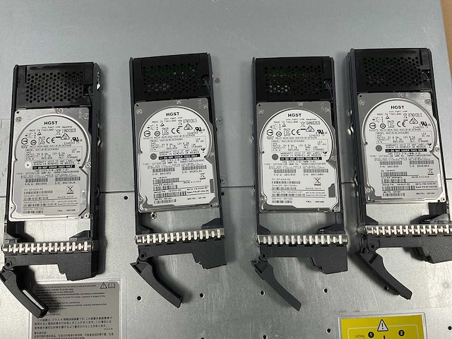 Netapp (naj-1001) 4x 1.2 tb seagate (st1200mm0018) - 18x 1.2 tb hgst (huc101812cs4204) - 2x 1.2 tb toshiba (hdebl12naa51) disk array enclosure storage - afbeelding 4 van  12