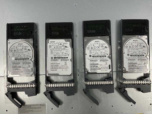Netapp (naj-1001) 4x 1.2 tb seagate (st1200mm0018) - 18x 1.2 tb hgst (huc101812cs4204) - 2x 1.2 tb toshiba (hdebl12naa51) disk array enclosure storage - afbeelding 12 van  12