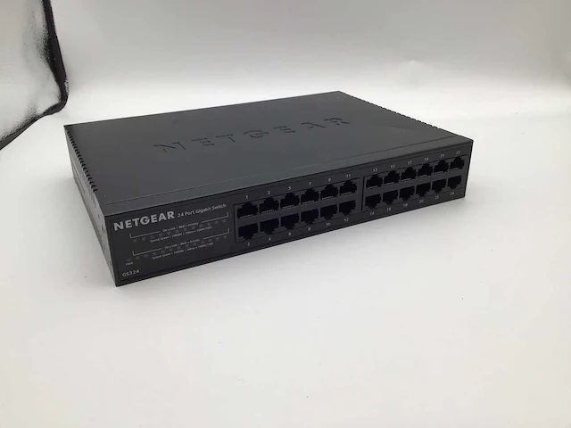 Netgear 24 poort gigabit ethernet switch - afbeelding 1 van  8