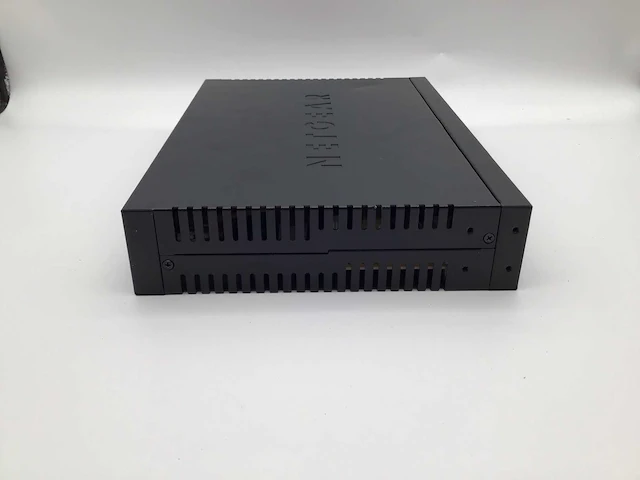 Netgear 24 poort gigabit ethernet switch - afbeelding 4 van  8