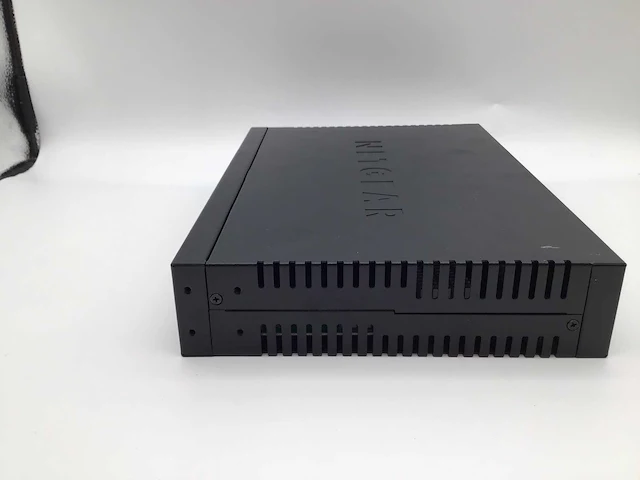 Netgear 24 poort gigabit ethernet switch - afbeelding 6 van  8